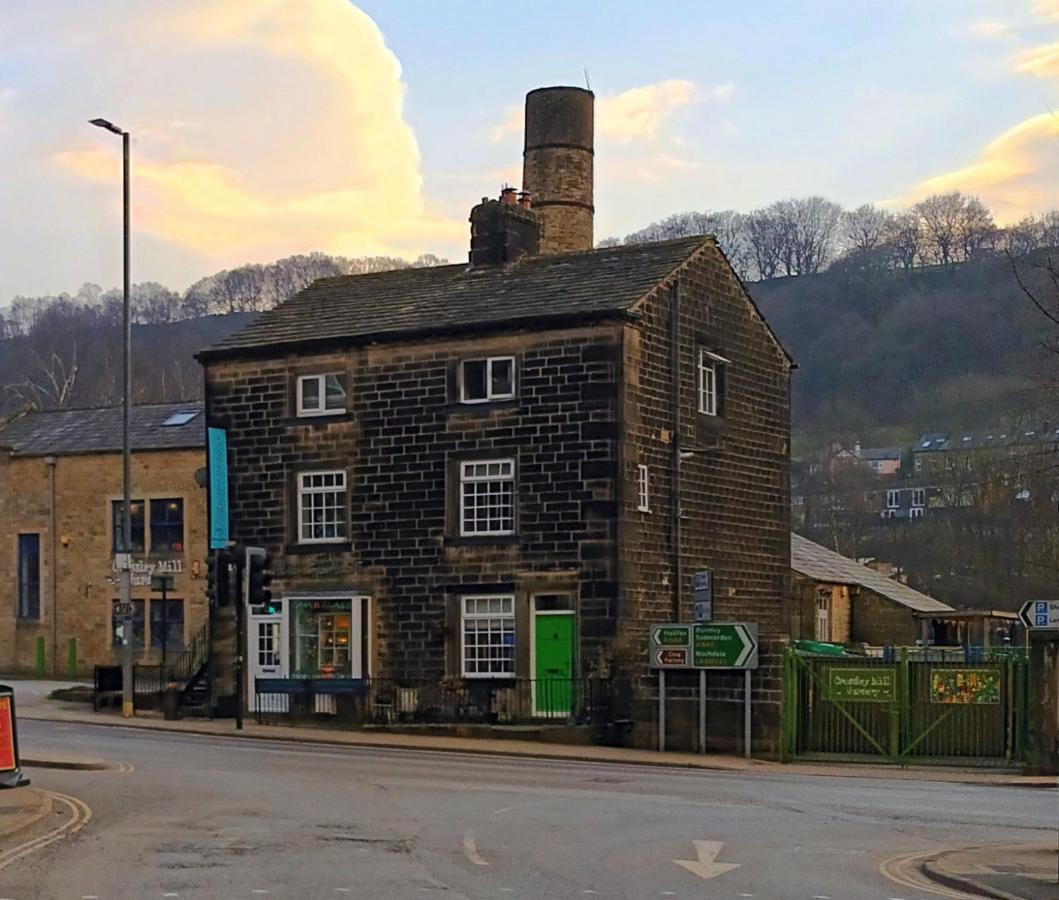 4 Bedroom Period Townhouse In The Heart Of Hebden Hebden Bridge Exterior photo