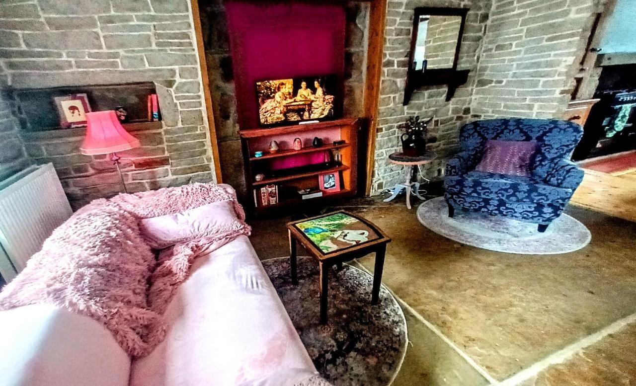 4 Bedroom Period Townhouse In The Heart Of Hebden Hebden Bridge Exterior photo